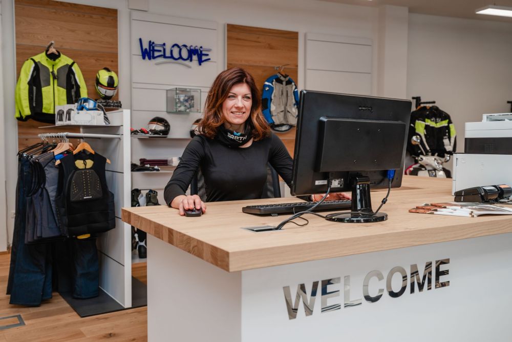 Asistentka servisu motocyklů